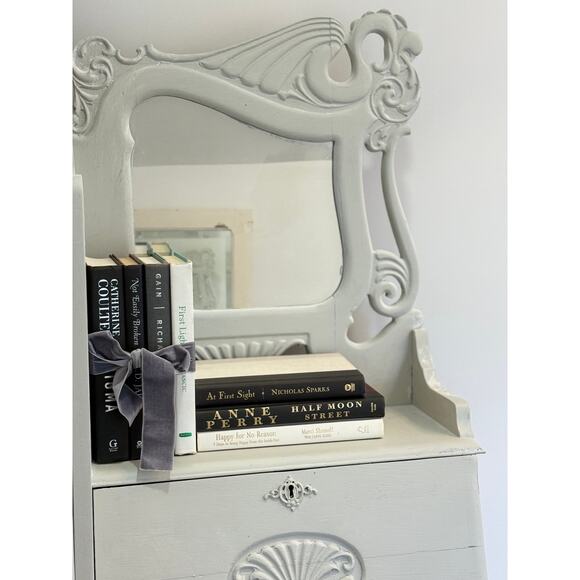 Vintage ombré effect white to black Decorative Book collection - Picture 2 of 3